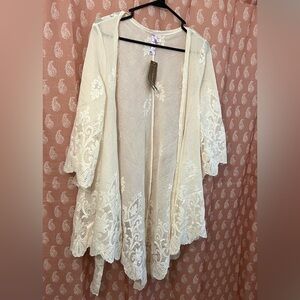 Alya Cream Shaw, Size Medium/Large NWT